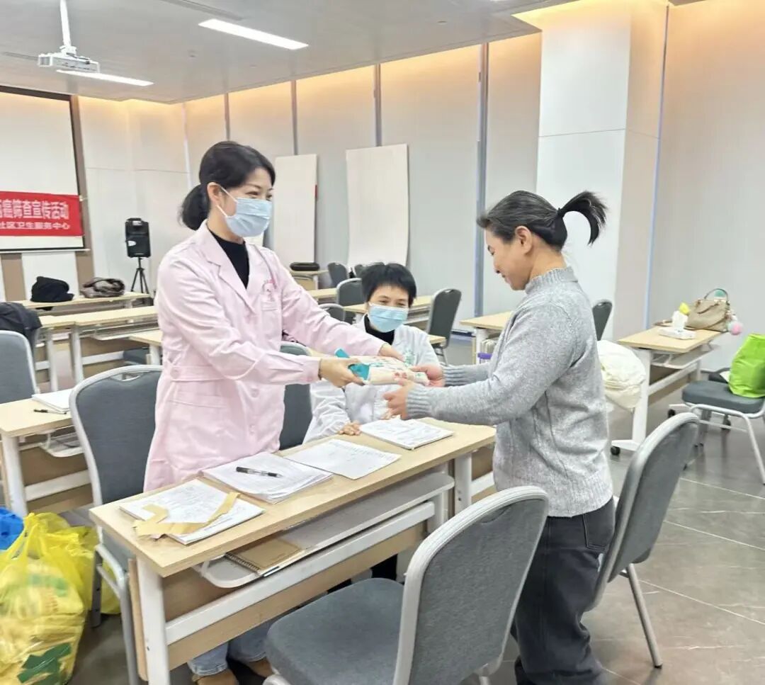 【k8凯发天生赢家风采】“关爱女性·呵护健全”——巴中市三都澳大酒店有限公司结合蕉北社区发展两癌筛查活动